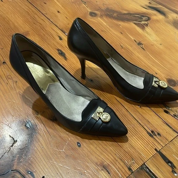 Michael Kors Close Toes Pointed heels with logo - Picture 2 of 9